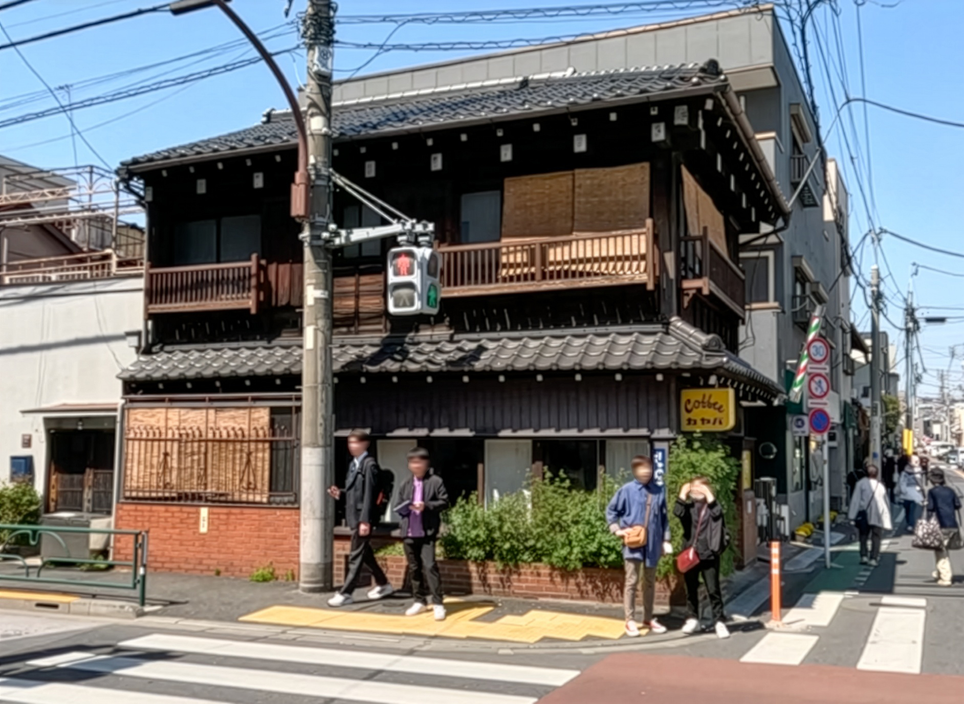 谷中の言問通りにある十数年前にリノベーションされた喫茶店「カヤバコーヒー」は外国人観光客にもとても人気だ